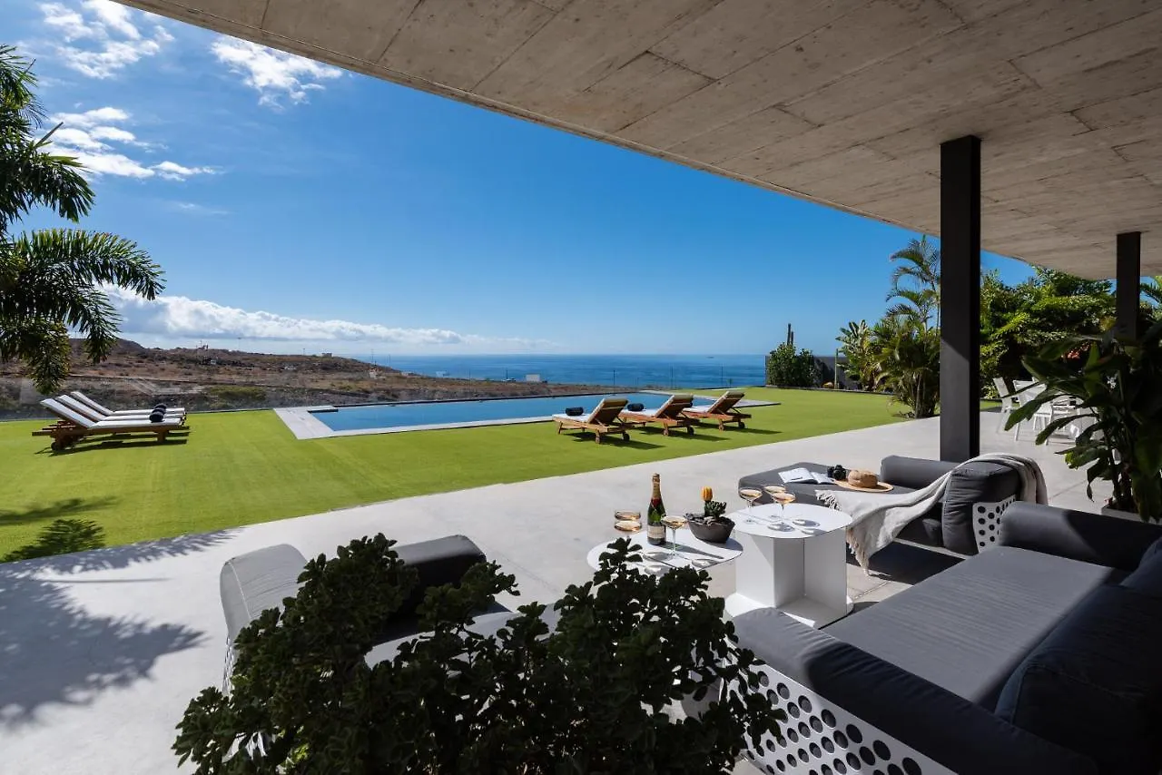 Karat Villa Atelier De La Vega 아데제