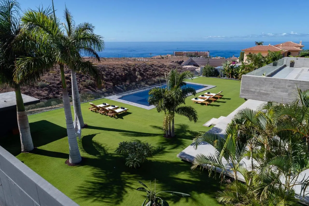 Karat Villa Atelier De La Vega 아데제